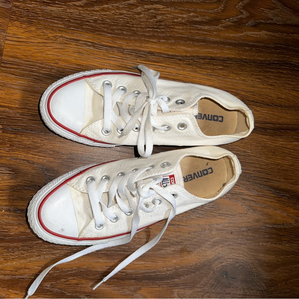 White converse Chuck Taylors